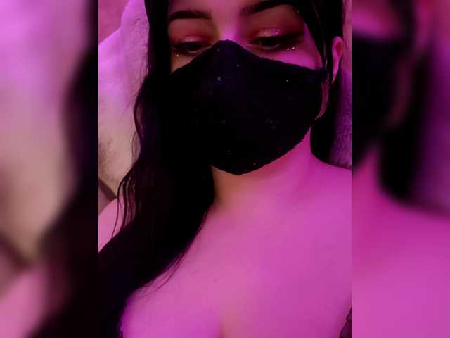 YennSI's BongaCams show and profile