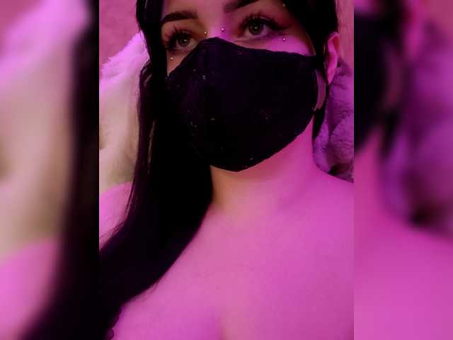 YennSI's BongaCams show and profile