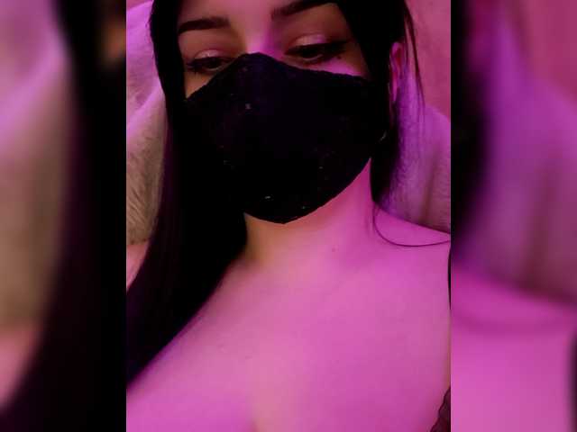 YennSI's BongaCams show and profile