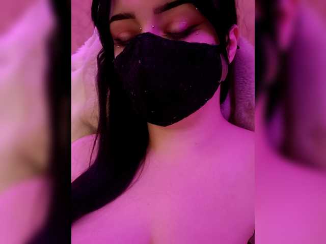 YennSI's BongaCams show and profile