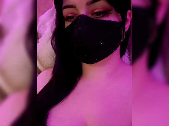 YennSI's BongaCams show and profile