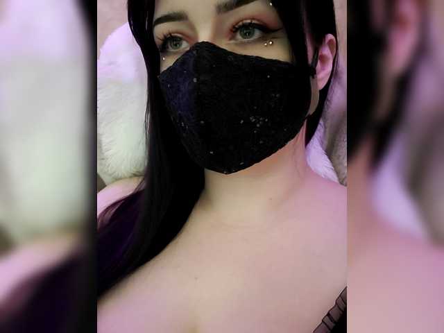 YennSI's BongaCams show and profile