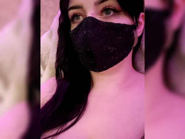 YennSI's BongaCams show and profile