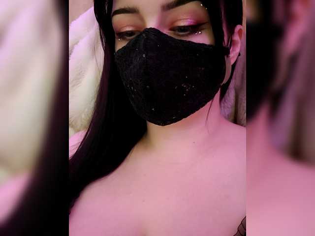 YennSI's BongaCams show and profile