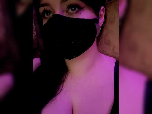 YennSI live webcam show