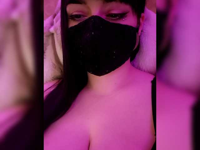 YennSI's BongaCams show and profile