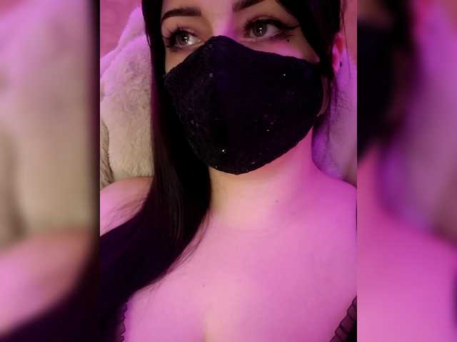 YennSI's BongaCams show and profile