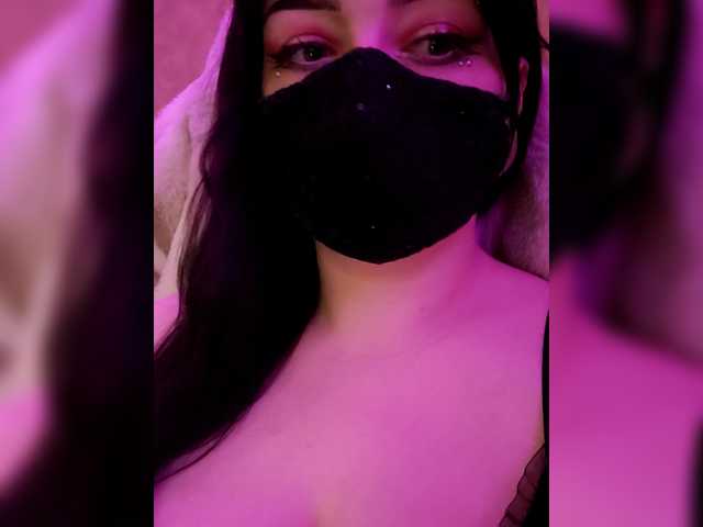 YennSI's BongaCams show and profile