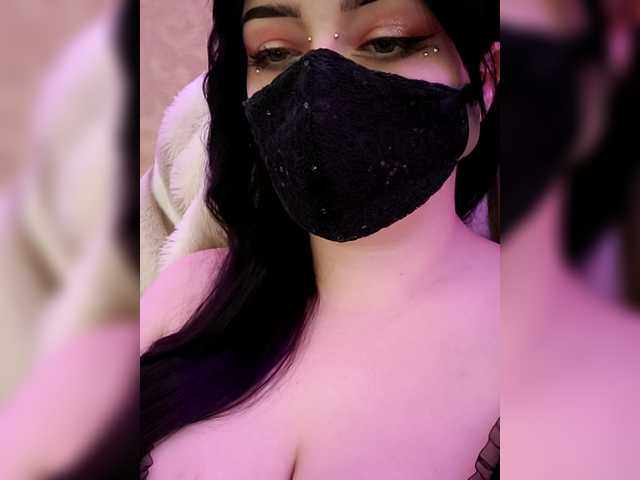 YennSI's BongaCams show and profile