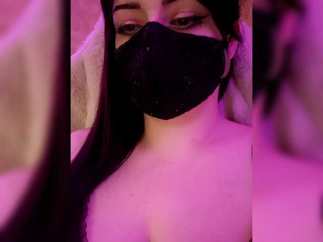 YennSI's BongaCams show and profile