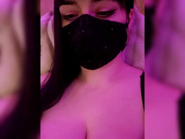 YennSI's BongaCams show and profile