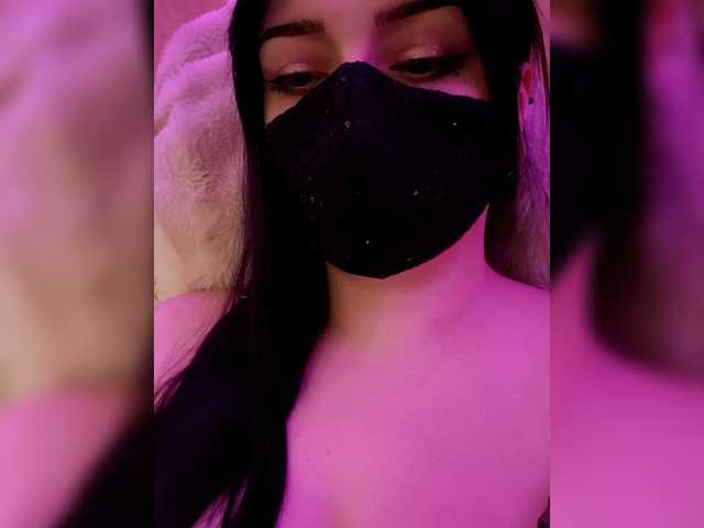 YennSI's BongaCams show and profile