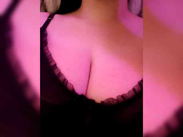 YennSI Live Webcam on BongaCams