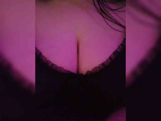 YennSI Live Webcam on BongaCams