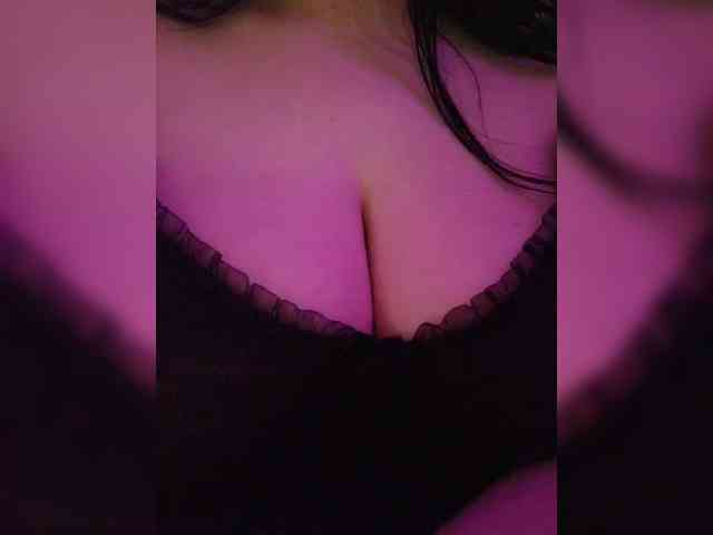YennSI Live Webcam on BongaCams