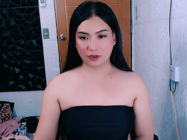 QueenAnika live cam