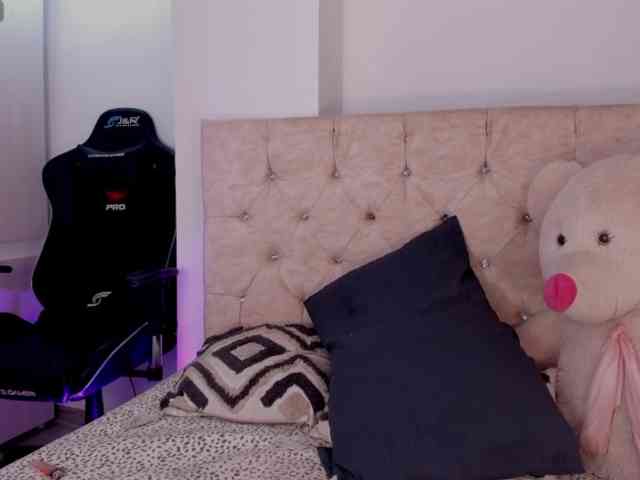 Nia-benson webcam