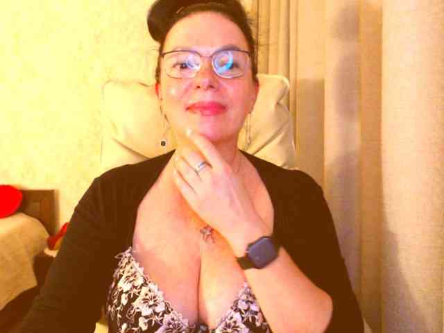 Monica-1203 webcam