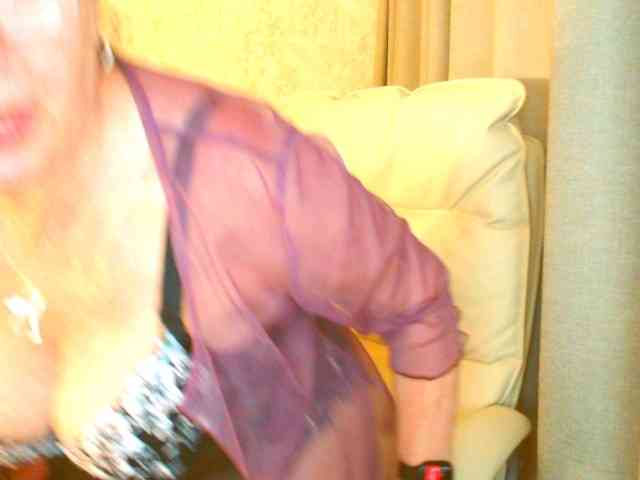 Monica-1203 webcam