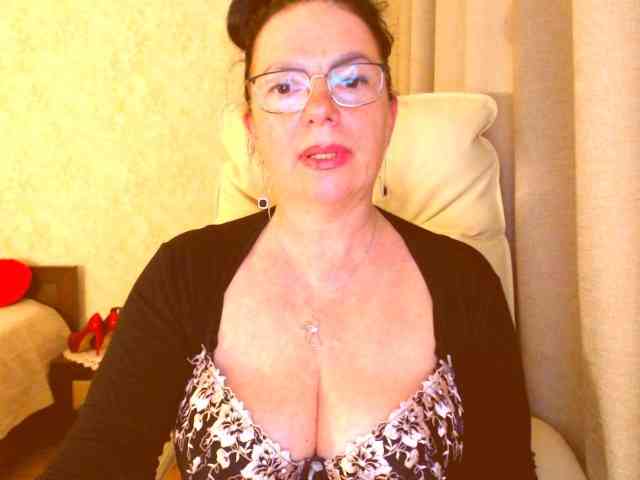 Monica-1203 webcam