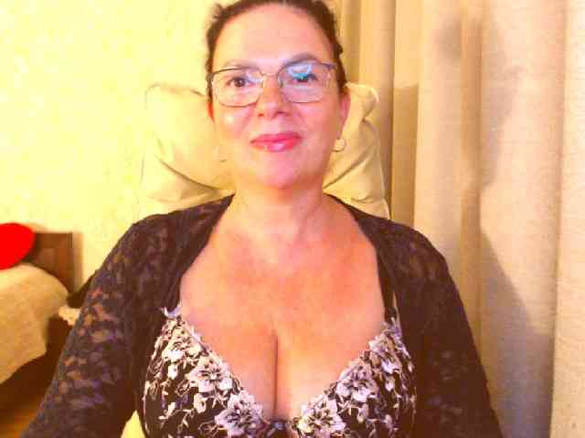 Monica-1203 webcam