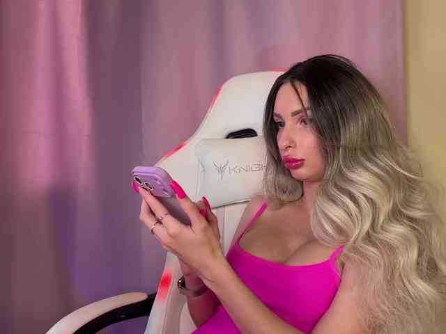 GoldPussy69 webcam