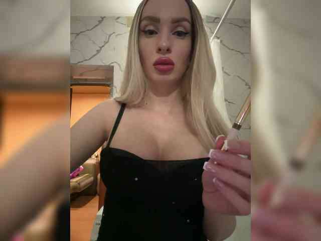 GoldPussy69 webcam