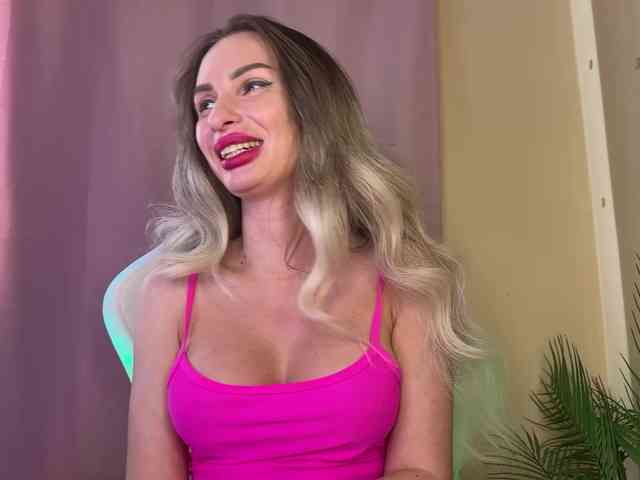 This model is live right now. GoldPussy69