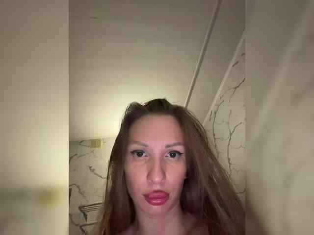 GoldPussy69 webcam