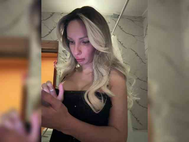 GoldPussy69 webcam