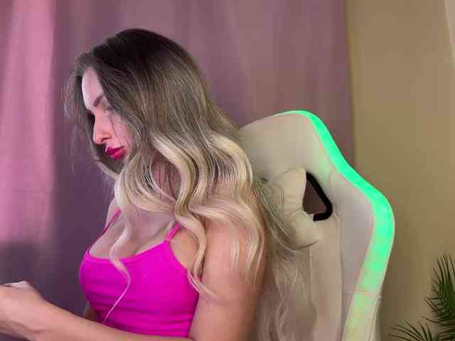 GoldPussy69 webcam