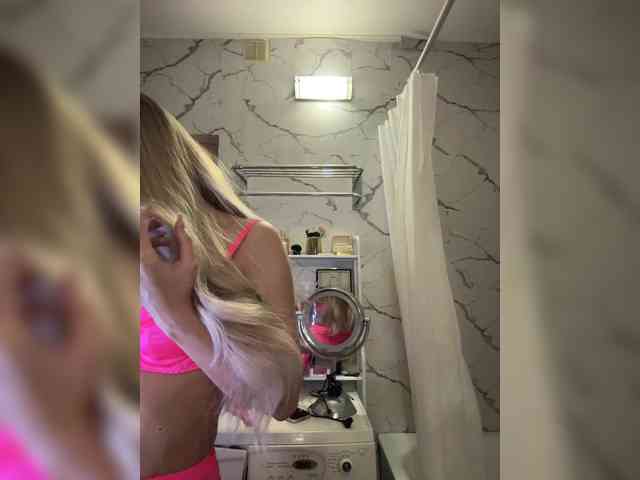 GoldPussy69 webcam