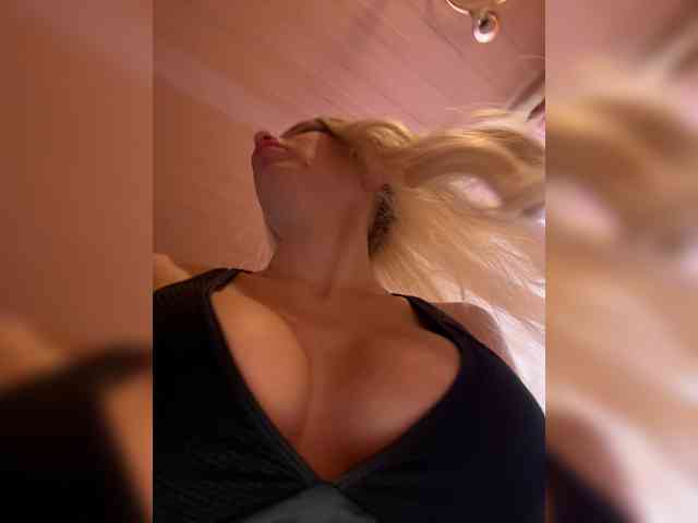 GoldPussy69 webcam
