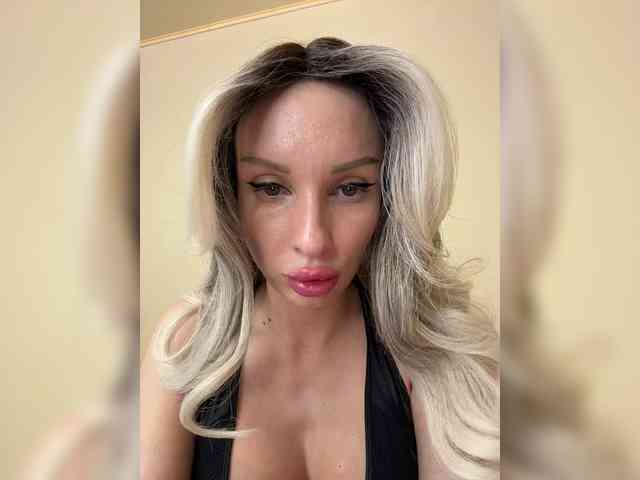 GoldPussy69 webcam