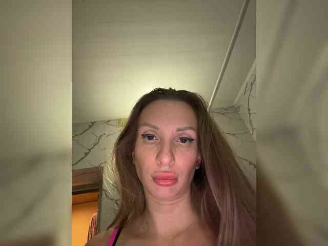 GoldPussy69 webcam