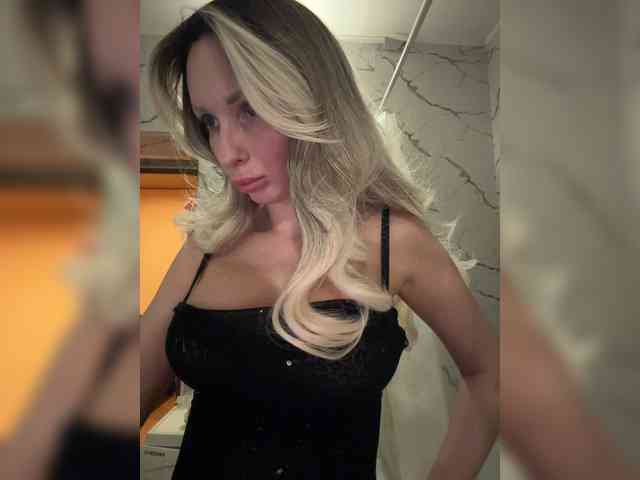 GoldPussy69 webcam
