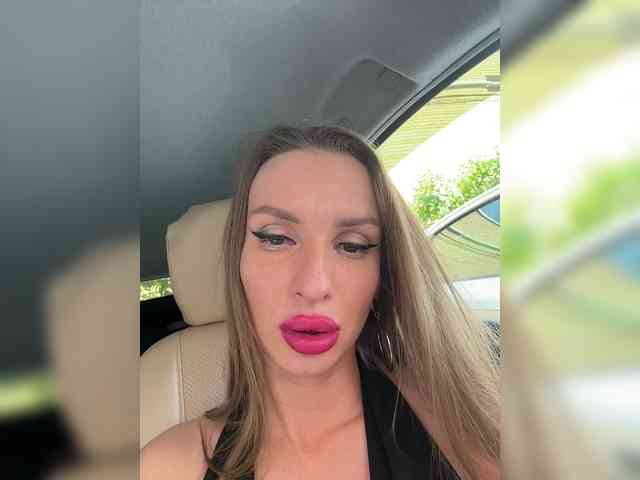 GoldPussy69 webcam