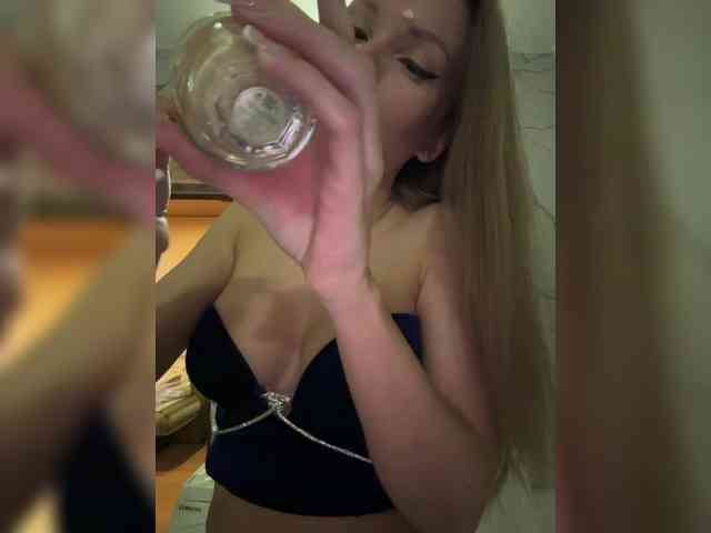 GoldPussy69 webcam