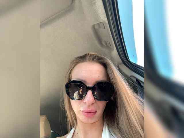 GoldPussy69 webcam