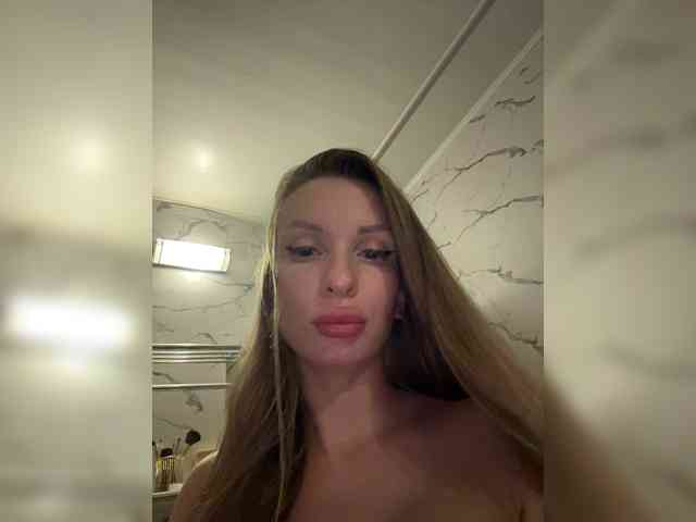GoldPussy69 webcam