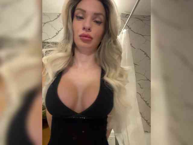 GoldPussy69 webcam