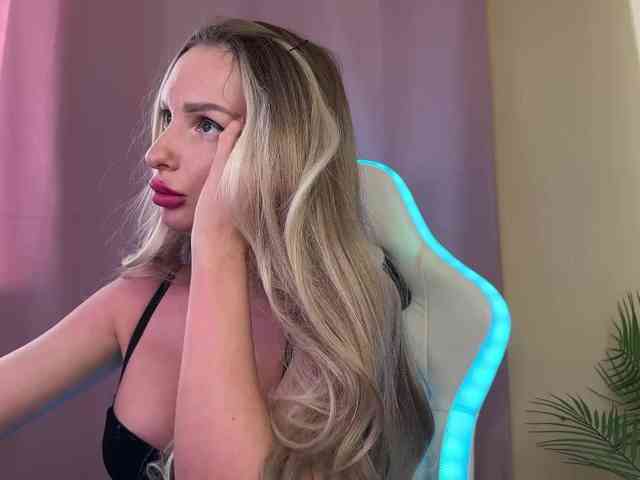 GoldPussy69 webcam
