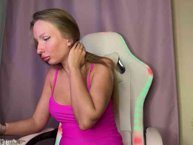 GoldPussy69 webcam