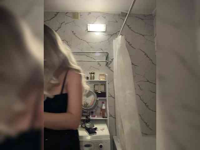 GoldPussy69 webcam