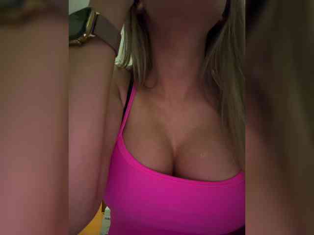 GoldPussy69 webcam