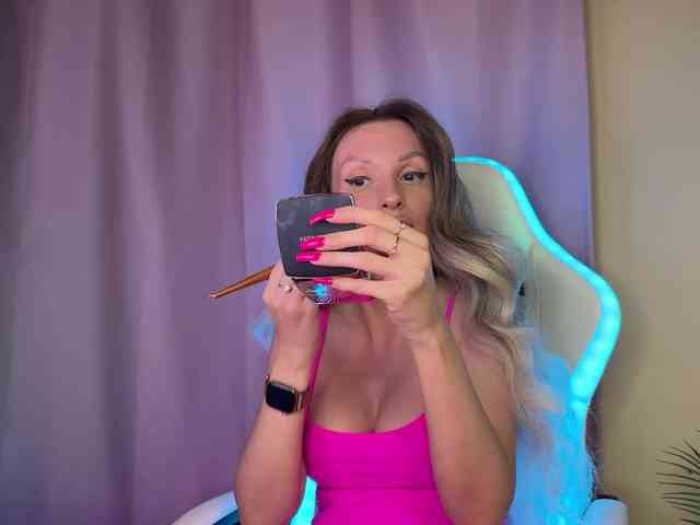 GoldPussy69 webcam