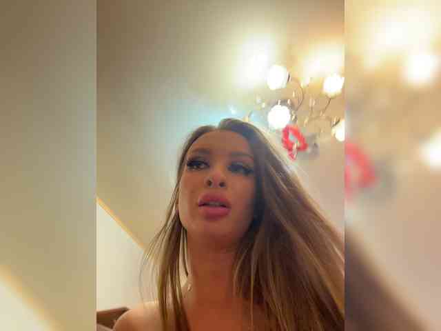 GoldPussy69 webcam