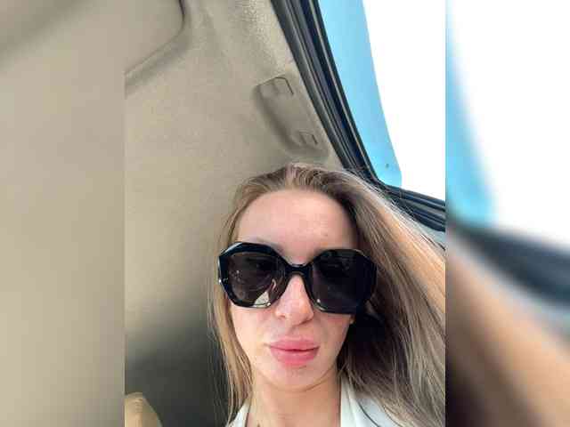 GoldPussy69 webcam