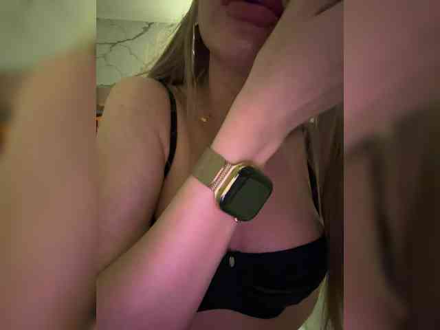 GoldPussy69 webcam