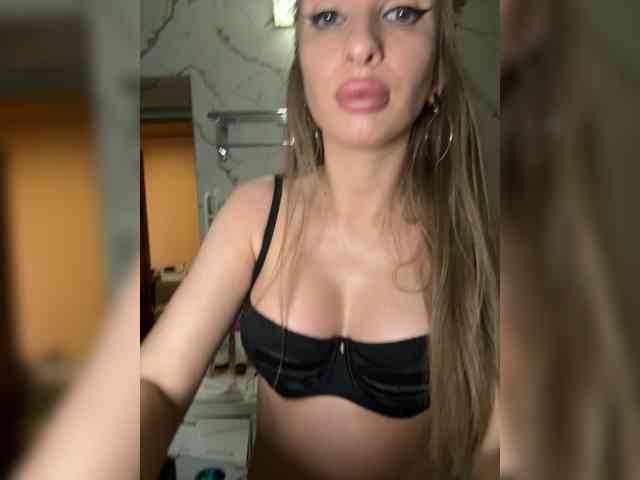 GoldPussy69 webcam